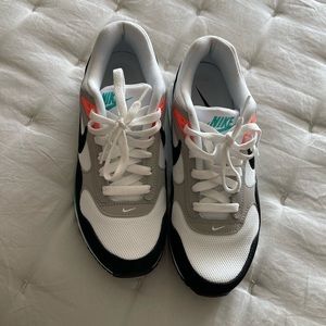 Nike sneakers worn once